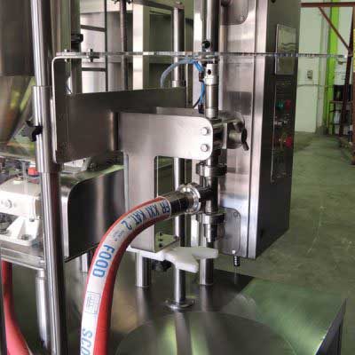 Weigh filling for liquid products